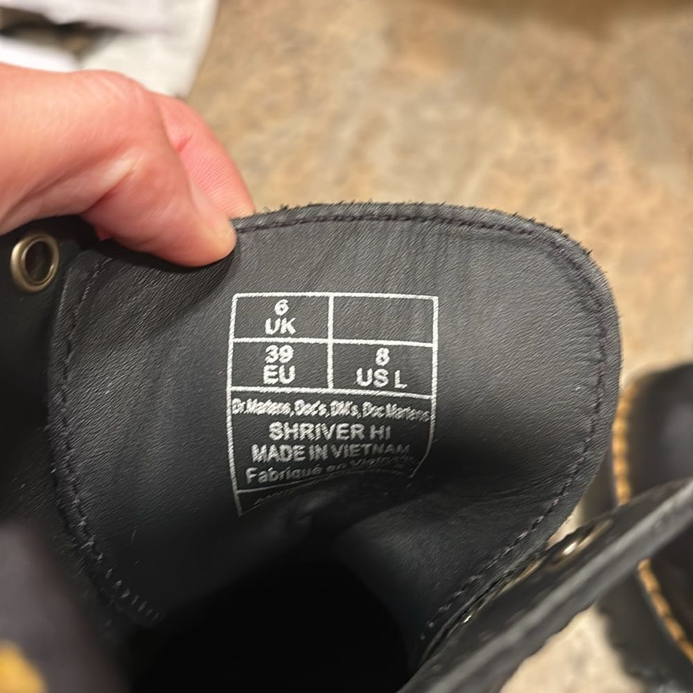 NWOT Doc Martens boots they don't come with shoe laces - Picture 8 of 9